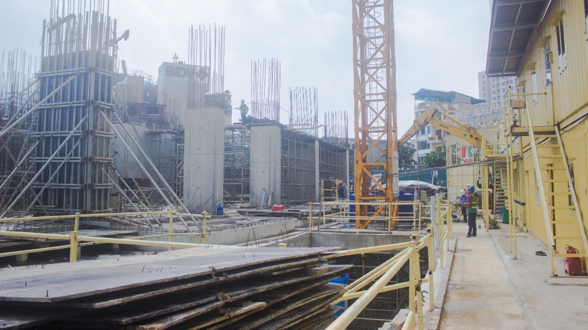 Trên công trường D’. El Dorado II, công tác thi công đang được triển khai an toàn và đảm bảo tiến độ.