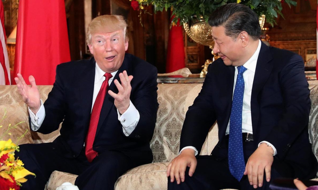 Tổng thống Mỹ Donald Trump (trái) và Chủ tịch Trung Quốc Tập Cận Bình trong cuộc gặp ở Florida, Mỹ, tháng 4/2017 - Ảnh: Reuters.