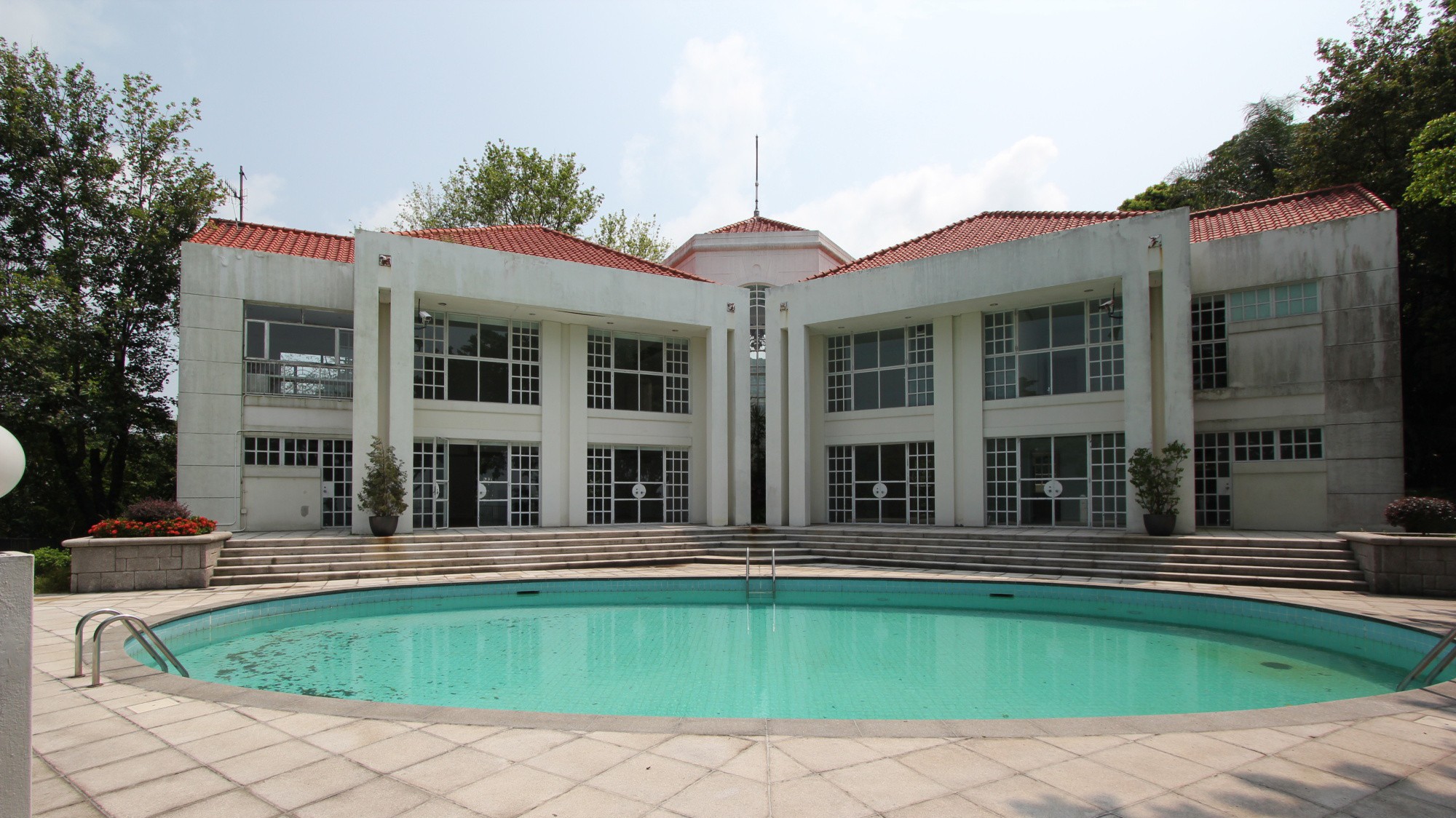 Căn nhà gần nửa tỷ USD đang được rao bán ở Hồng Kông - Ảnh: Bloomberg.