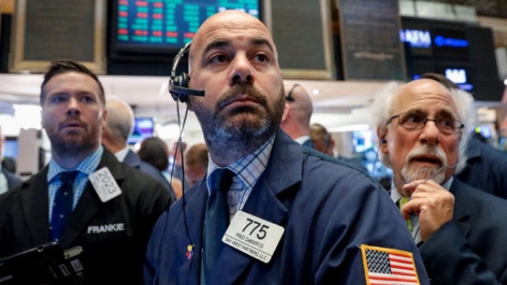 Các nhà giao dịch cổ phiếu trên sàn NYSE ở New York, Mỹ - Ảnh: Reuters.