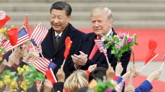 Chủ tịch Trung Quốc Tập Cận Bình (trái) và Tổng thống Mỹ Donald Trump trong chuyến thăm Bắc Kinh của ông Trump vào tháng 11/2017- Ảnh: Bloomberg/CNBC.