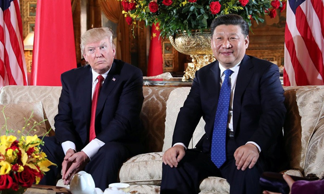 Tổng thống Mỹ Donald Trump (trái) và Chủ tịch Trung Quốc Tập Cận Bình trong cuộc gặp ở Florida tháng 4/2017 - Ảnh: Reuters.