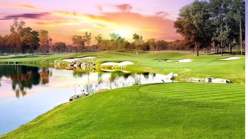 Gôn giúp người chơi hòa mình với thiên nhiên, đây là điểm đặc biệt khi hiếm có môn thể thao nào cung cấp một không gian trải nghiệm vô cùng đa dạng bất kể ngày hay đêm.