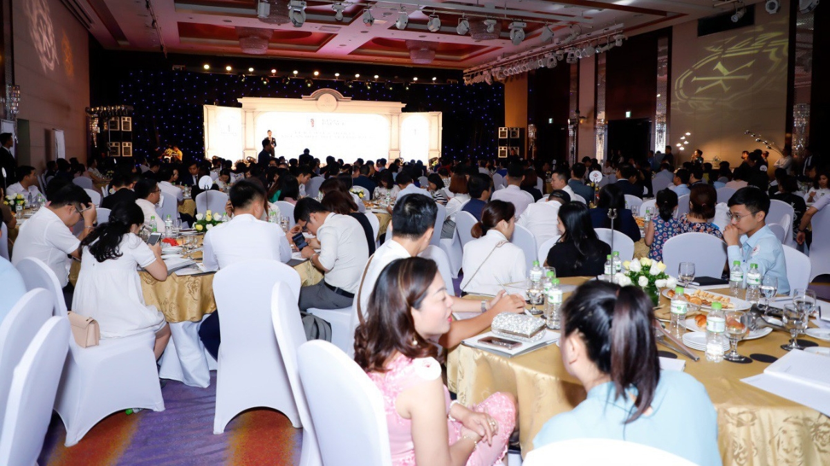 Sự kiện ra mắt và mở bán của King Palace nhận được sự quan tâm của đông đảo khách hàng.