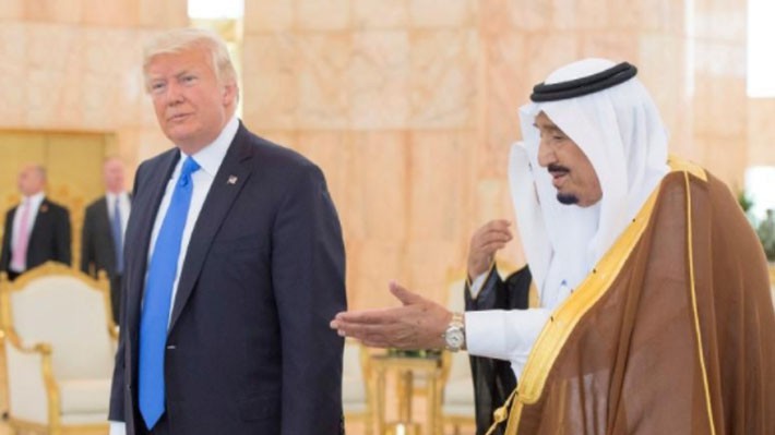 Tổng thống Mỹ Donald Trump (trái) và nhà vua Salman của Saudi Arabia - Ảnh: Reuters.