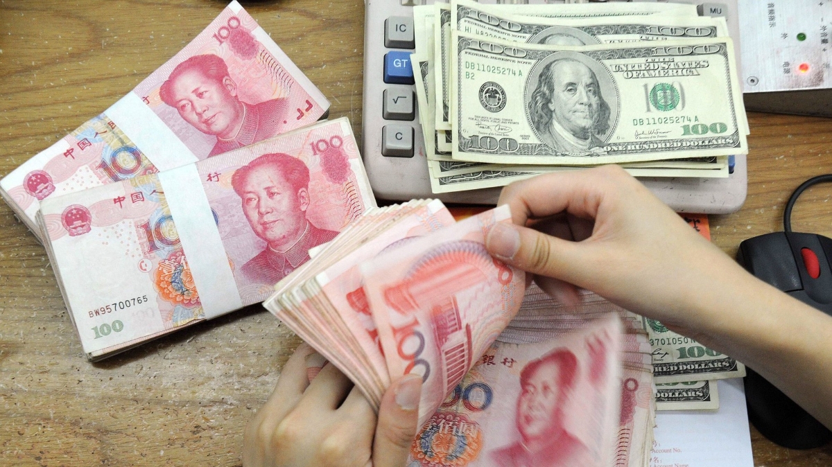 Đồng Nhân dân tệ đã mất giá hơn 6% trong năm nay so với đồng USD - Ảnh: WSJ.