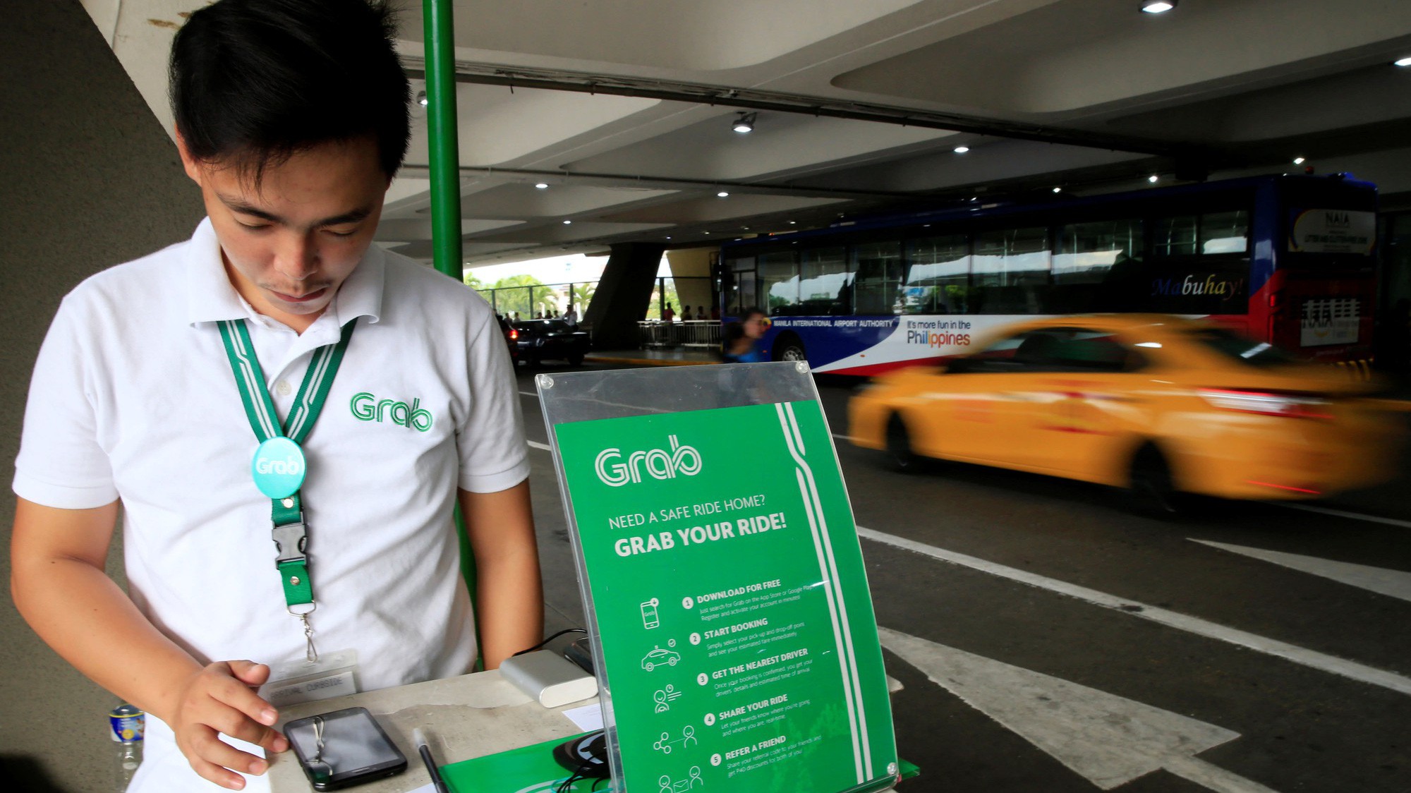 Grab hiện chiếm hơn 90% thị trường gọi xe qua ứng dụng ở Philippines - Ảnh: Reuters/Nikkei.