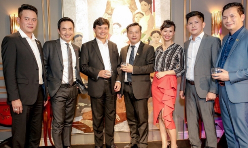 Điểm lại loạt ảnh diện suits của các nhà đầu tư trong Shark Tank Việt Nam 