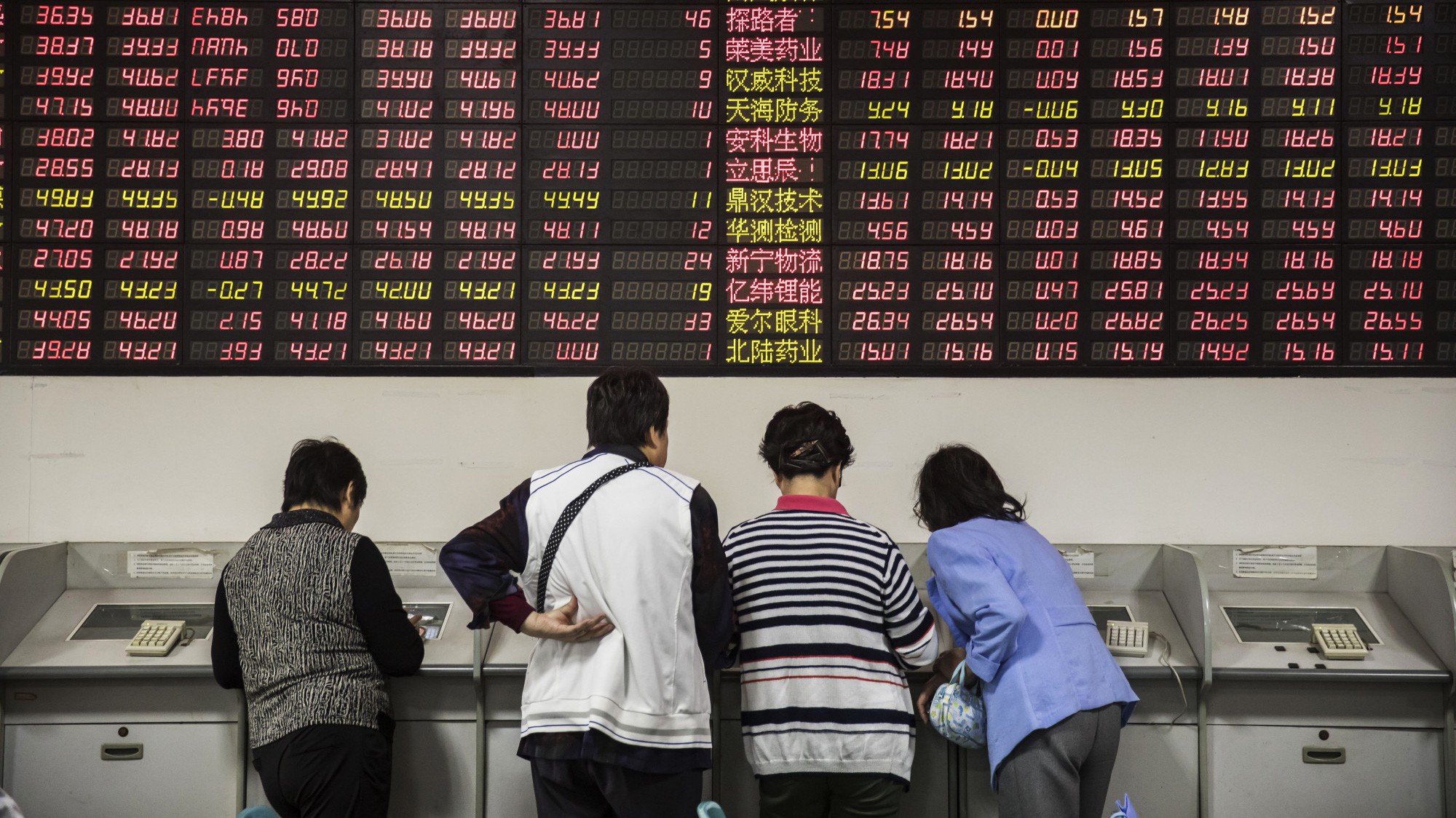 Từ tháng 1 đến nay, thị trường chứng khoán Trung Quốc đã "bốc hơi" hơn 3 nghìn tỷ USD giá trị vốn hóa - Ảnh: Bloomberg.