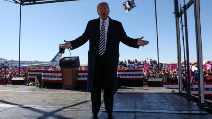 Tổng thống Mỹ Donald Trump vận động ủng hộ ở Nevada hôm 20/10 - Ảnh: Reuters.