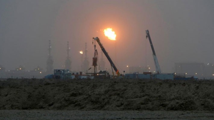 Một mỏ dầu ở Basra, Iraq, tháng 9/2016 - Ảnh: Reuters.
