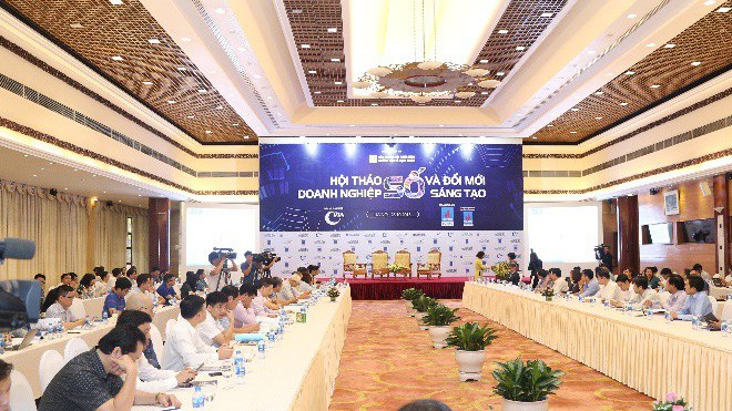 Hội thảo bao gồm 2 phiên với chuyên đề "Cách mạng công nghiệp lần thứ 4 và thời đại số" và "Số hóa doanh nghiệp Việt Nam và quốc gia khởi nghiệp".