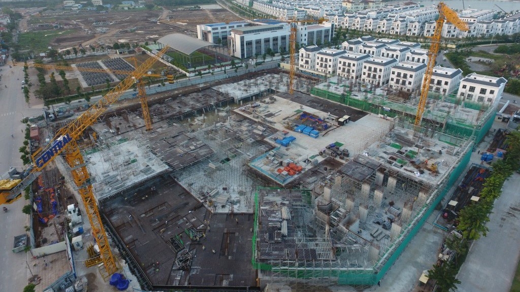 Hope Residences đang tiến hành thi công sàn tầng 2. Dự án có tầm nhìn trực diện sang hồ điều hòa 12ha.