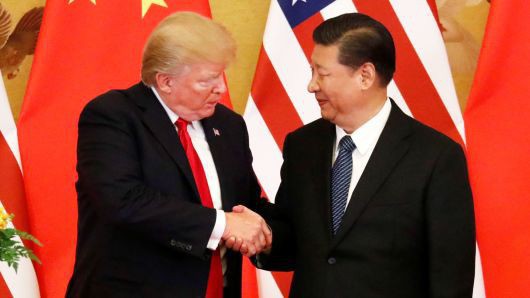 Tổng thống Mỹ Donald Trump (trái) và Chủ tịch Trung Quốc Tập Cận Bình trong cuộc gặp ở Bắc Kinh hồi tháng 11/2017 - Ảnh: Reuters/CNBC.