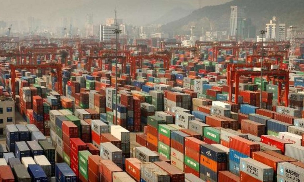 Nhân dân tệ giảm giá giúp hàng hóa Trung Quốc cạnh tranh tốt hơn ở nước ngoài - Ảnh: SCMP.