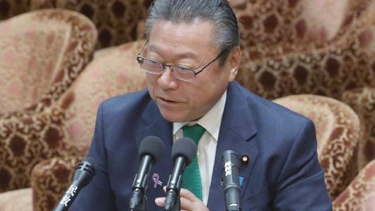 Ông Yoshitaka Sakurada, Bộ trưởng phụ trách Thế vận hội Tokyo 2020, Phó chủ nhiệm Văn phòng Chiến lược an ninh mạng thuộc Chính phủ Nhật Bản - Ảnh: Jiji/CNBC.