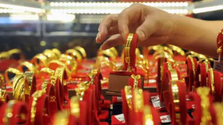 Đồng USD giảm giá giúp giá vàng thế giới đi lên.