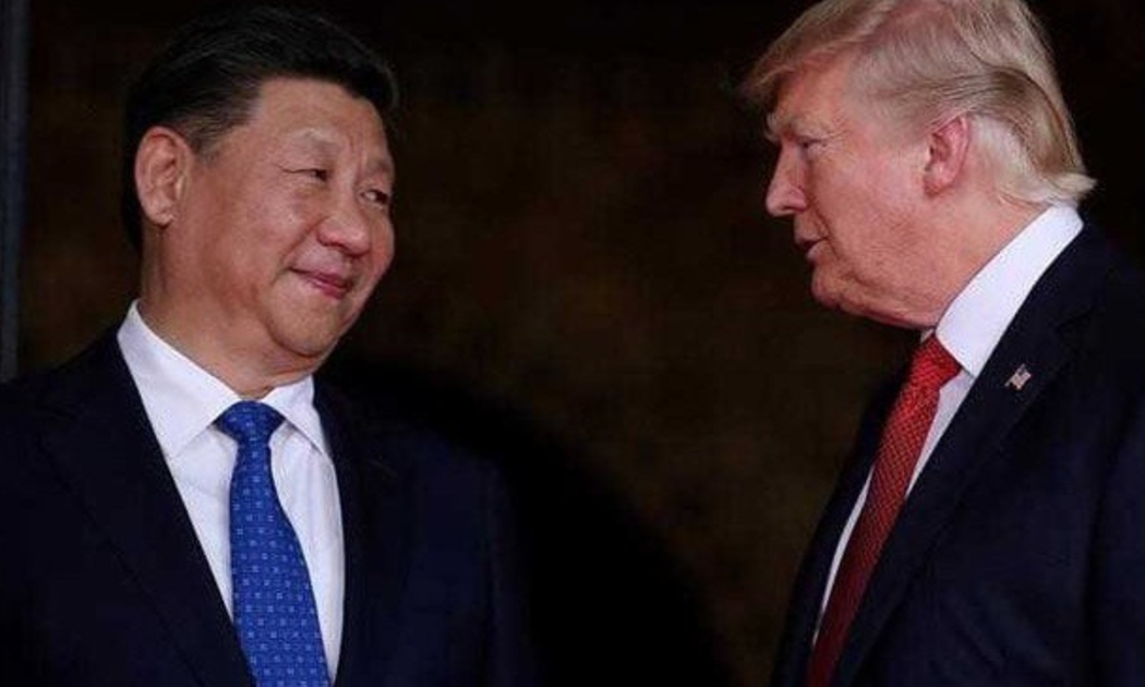 Chủ tịch Trung Quốc Tập Cận Bình (trái) và Tổng thống Mỹ Donald Trump.