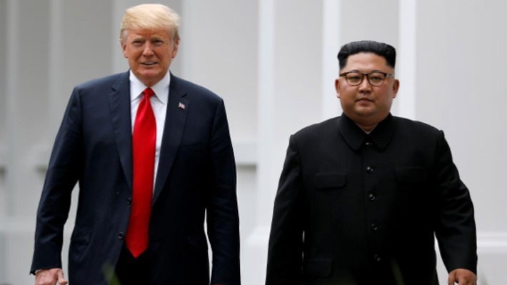 Tổng thống Mỹ Donald Trump (trái) và nhà lãnh đạo Triều Tiên Kim Jong Un trong cuộc gặp ở Singapore, tháng 6/2018 - Ảnh: Reuters.
