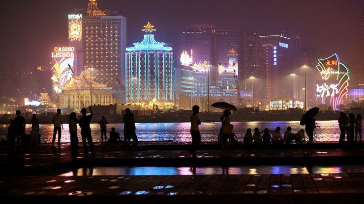 Với dân số khoảng 650.000 người và ngành sòng bạc giữ vai trò chủ lực trong nền kinh tế, Macau là một trong những thành phố có GDP bình quân đầu người cao nhất thế giới - Ảnh: Bloomberg/CNBC.