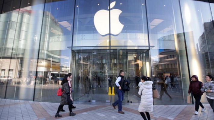 Bên ngoài một cửa hiệu Apple Store ở Bắc Kinh, Trung Quốc - Ảnh: Reuters.