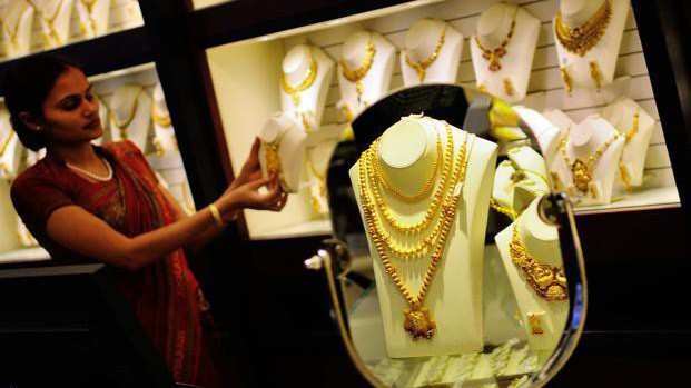 Giá vàng thế giới chững lại dù đồng USD tiếp tục xuống giá.