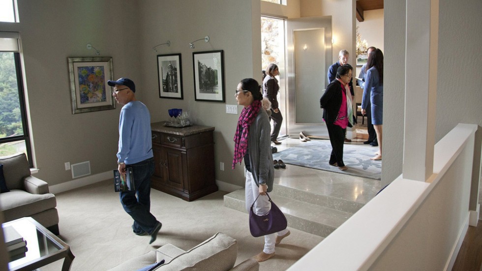 Khách Trung Quốc xem một căn nhà ở Mỹ.
