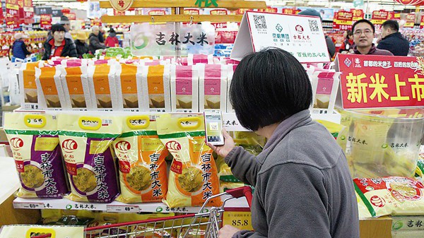 Trung Quốc cắt giảm thuế nhằm khuyến khích tiêu dùng - Ảnh: China Daily.