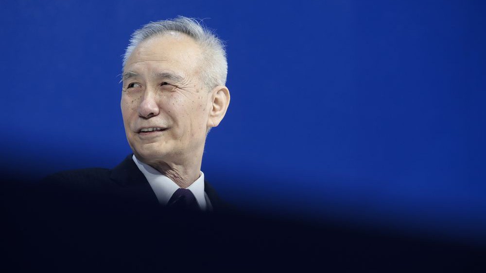 Phó thủ tướng Trung Quốc Lưu Hạc - Ảnh: Bloomberg.