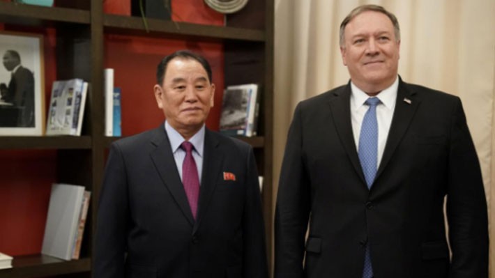 Ngoại trưởng Mỹ Mike Pompeo (trái) và quan chức cấp cao Triều Tiên Kim Yong Chol trong cuộc gặp tại Washington ngày 18/1 - Ảnh: Reuters.