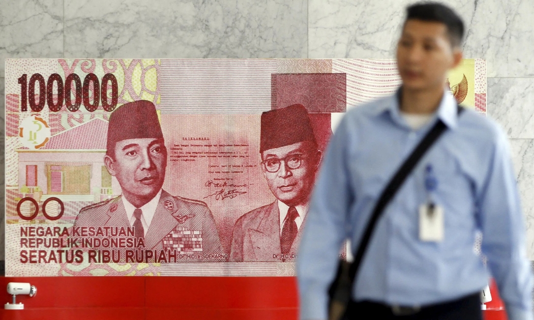 Đồng Rupiah của Indonesia được cho là đối mặt nhiều rủi ro tỷ giá do nước này có thâm hụt cán cân vãng lai - Ảnh: Nikkei.