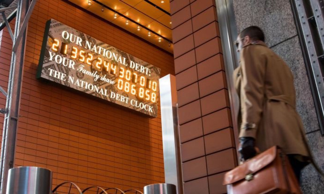Đồng hồ nợ công của Mỹ ở New York hôm 11/1/2019 - Ảnh: Bloomberg/Getty/CNBC.