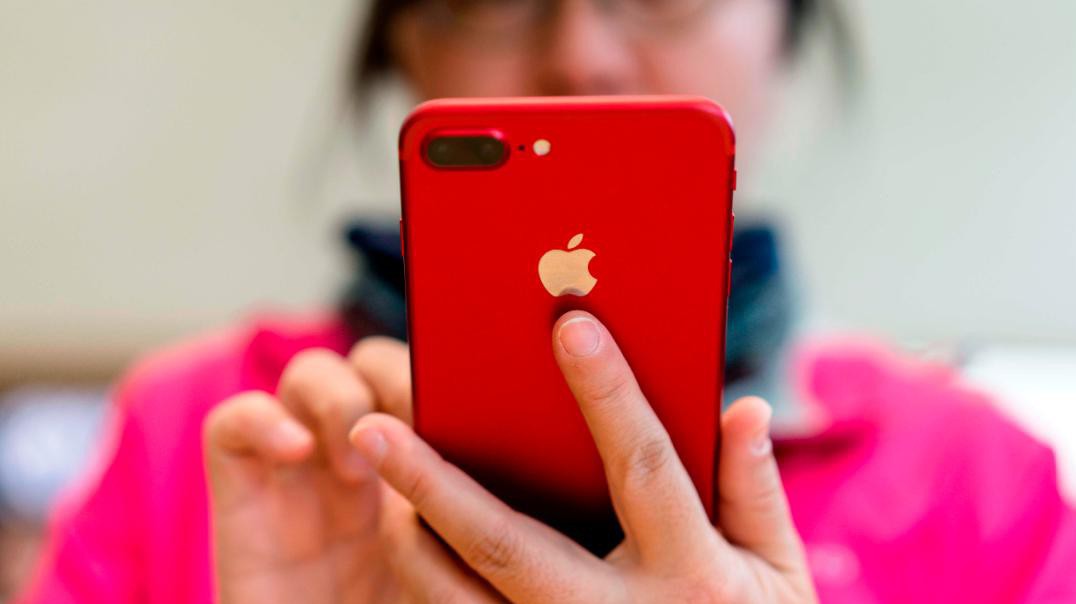 Nhu cầu suy giảm tại thị trường Trung Quốc làm gia tăng những thách thức đối với Apple - Ảnh: CNN.