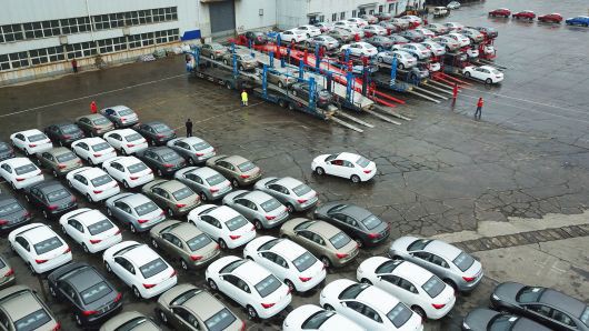 Xe hơi chờ lên tàu xuất khẩu ở một bến cảng ở Giang Tô, Trung Quốc - Ảnh: Getty/CNBC.