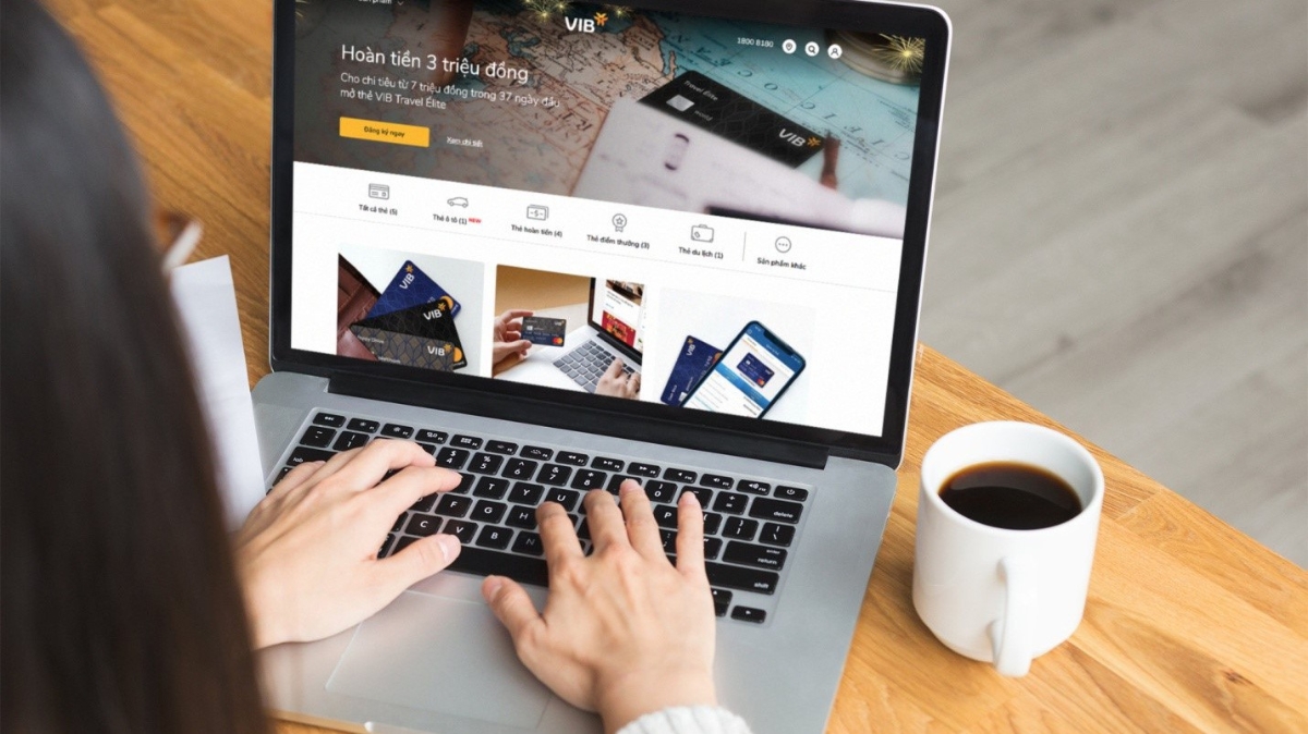 Khách đăng ký mở thẻ và mở tài khoản ngân hàng trực tiếp trên website, chủ động chọn thời gian, sẽ có nhân viên VIB đến tận địa điểm mà khách hàng đăng ký để hướng dẫn và hỗ trợ.