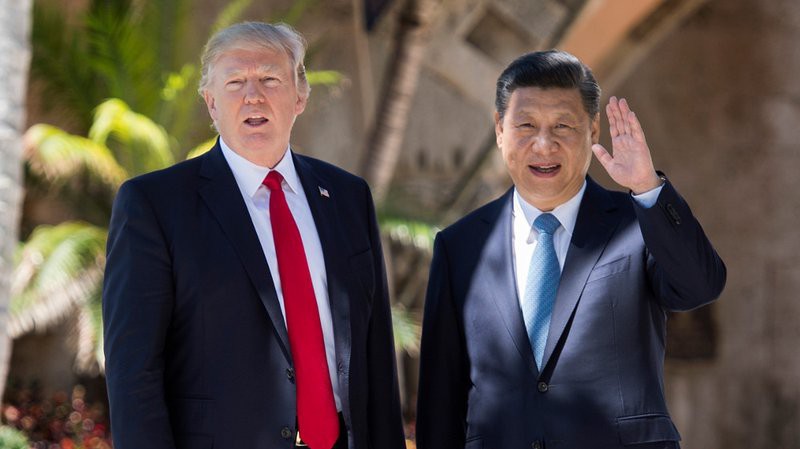 Tổng thống Mỹ Donald Trump (trái) và Chủ tịch Trung Quốc Tập Cận Bình - Ảnh: Reuters.