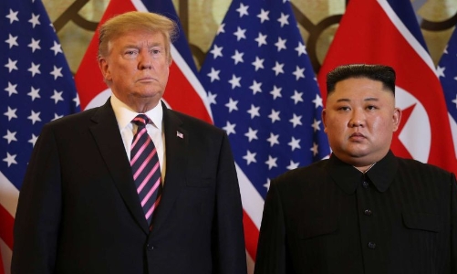 “Giải mã” ngôn ngữ cơ thể của ông Trump và ông Kim khi bắt đầu thượng đỉnh Hà Nội