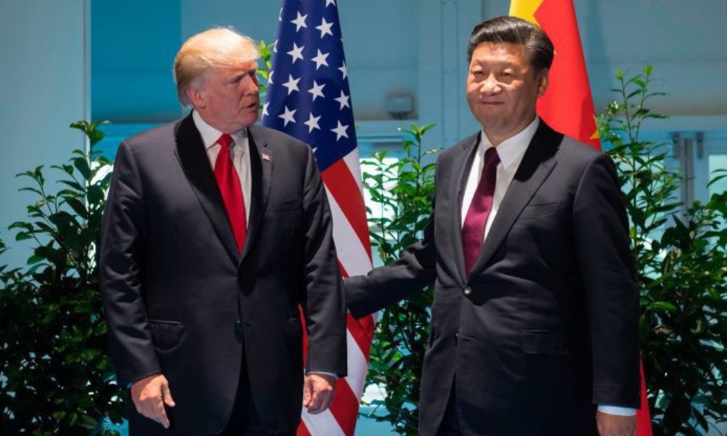 Tổng thống Mỹ Donald Trump (trái) và Chủ tịch Trung Quốc Tập Cận Bình trong một cuộc gặp vào năm 2017 - Ảnh: Getty/CNBC.