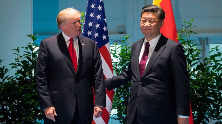 Tổng thống Mỹ Donald Trump (trái) và Chủ tịch Trung Quốc Tập Cận Bình trong một cuộc gặp vào năm 2017 - Ảnh: Getty/CNBC.