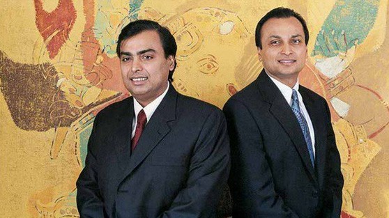Hai anh em tỷ phú Mukesh (trái) và Anil Ambani.