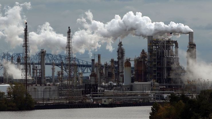 Giá dầu thế giới đang ở mức cao nhất kể từ giữa tháng 11/2018 - Ảnh: Getty/CNBC.