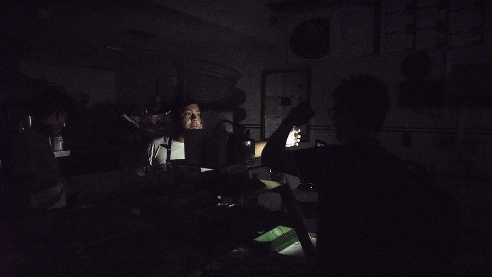 Một tiệm bánh ở Chacao, Venezuela trong tình trạng mất điện ngày 25/3 - Ảnh: Bloomberg.