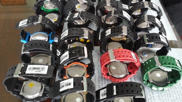 Kỹ thuật làm nhái tinh xảo khiến khách hàng không thể nào phân biệt nổi. Hậu quả cuối cùng là tiền mất tật mang.