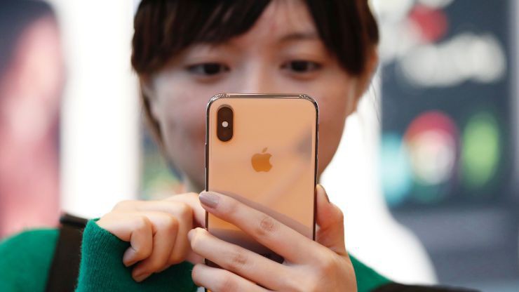 Apple cho biết đã bán được hơn 217 triệu iPhone trong tài khóa 2018 - Ảnh: Reuters/CNBC.