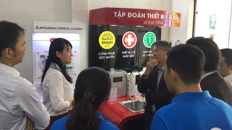 Đoàn quan khách Mitsubishi Nhật Bản vào tham quan showroom Thế Giới Điện Giải.