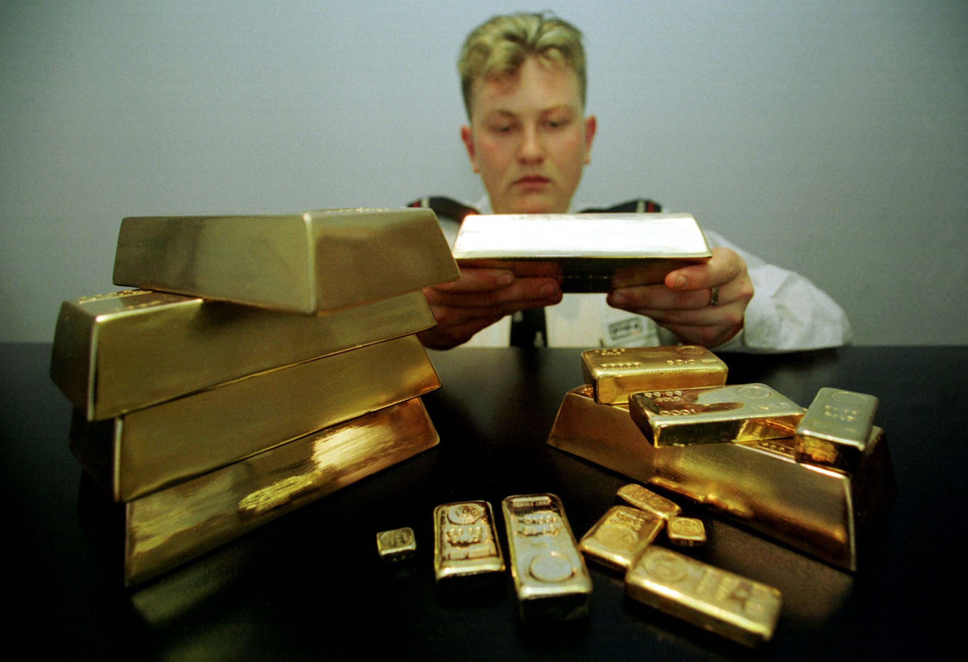 10 nước dự trữ vàng nhiều nhất thế giới - Ảnh 10.