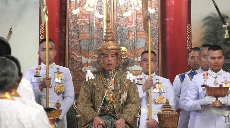 Vua Vajiralongkorn của Thái Lan chính thức đăng quang - Ảnh 1.