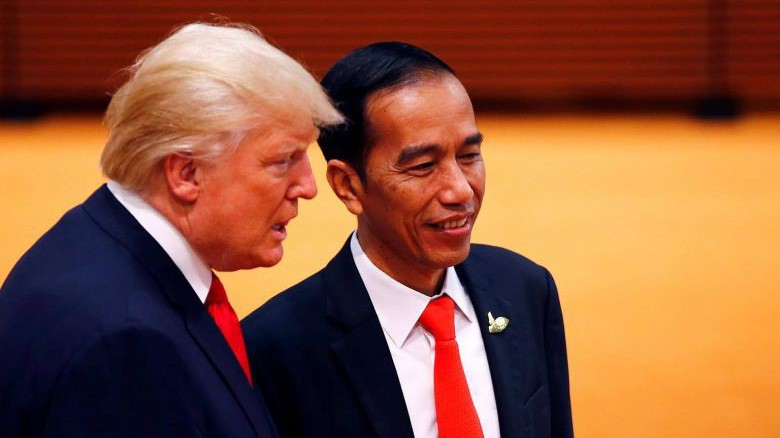 Tổng thống Mỹ Donald Trump (trái) và Tổng thống Indonesia Joko Widodo.