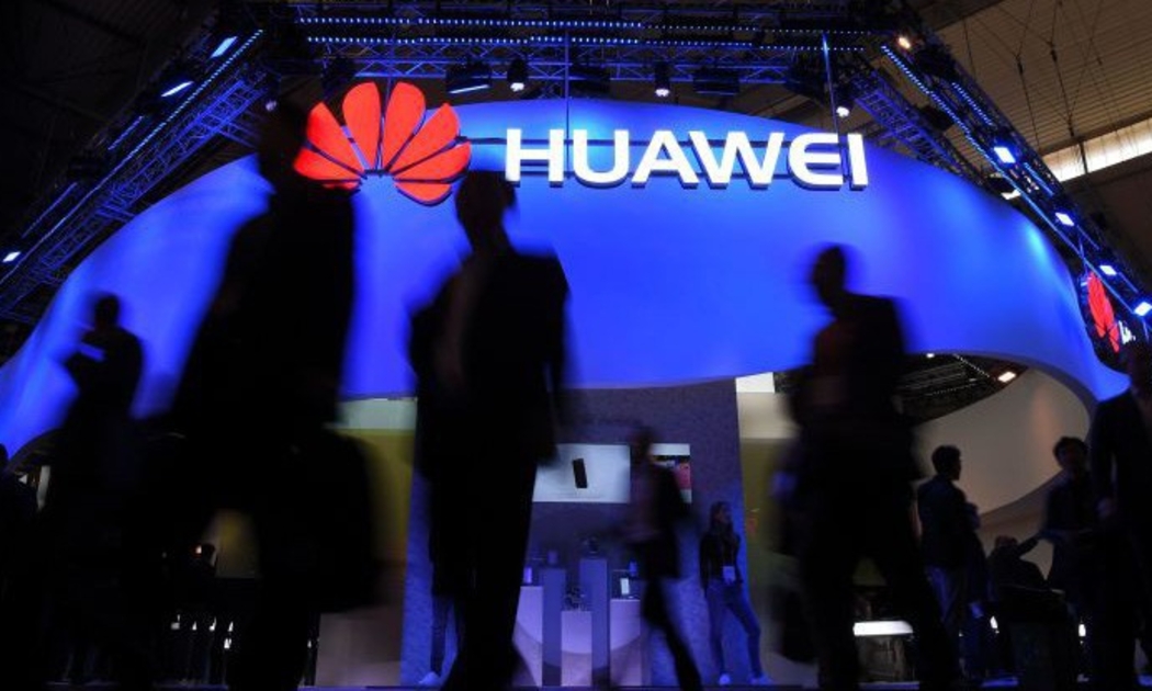 Huawei đang đối mặt với sức ép ngày càng lớn từ Mỹ - Ảnh: Getty/CNBC.