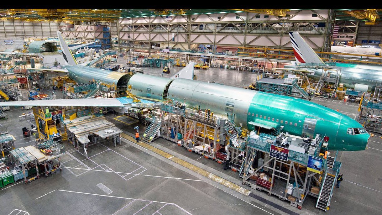 Bên trong một nhà máy sản xuất máy bay của Boeing.